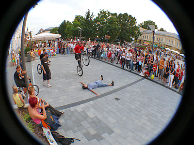 http://kulturszalon.hu/sites/default/files/field/image/bmx_akrobatak2.jpg